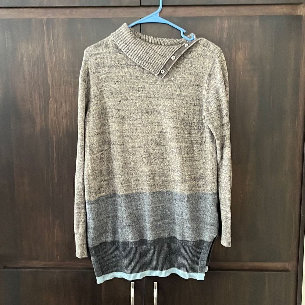 ‎Gap Split Neck Snap Sweater Size Small